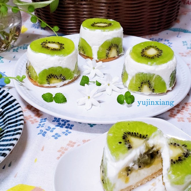 Fresh in The Rainy Season | Kiwi Yogurt Mousse Cake recipe
