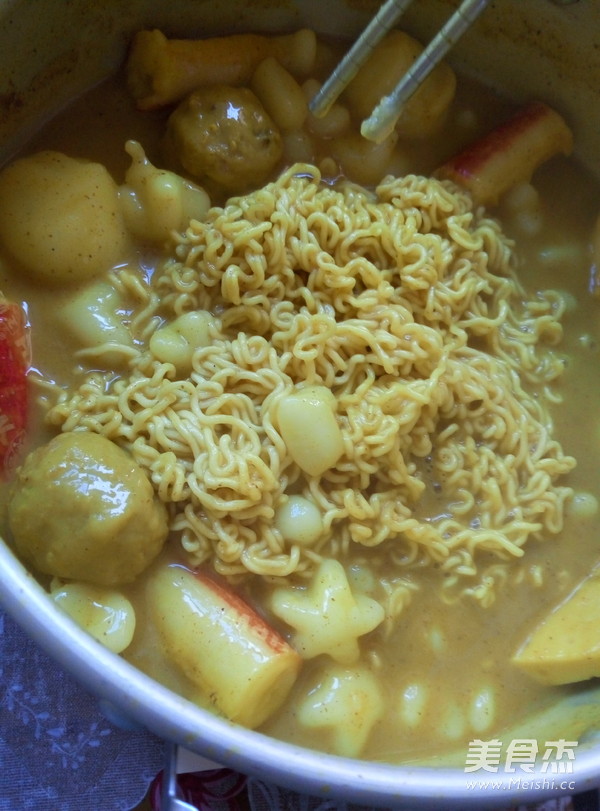 Curry Rice Cake Fish Ball Pot recipe