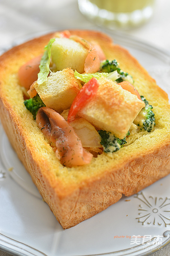 Fresh Milk Protein Toast + Salmon Toast Box recipe