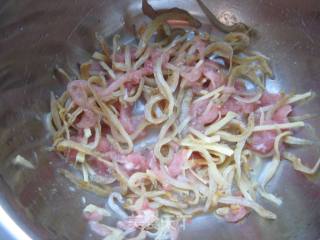 Steamed Lotus Root Slices with Whitebait Pork recipe