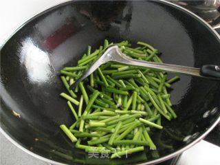 Stir-fried Shredded Pork with Garlic Moss recipe