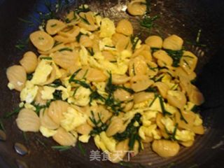 Fried Cat Ears with Chives and Eggs recipe