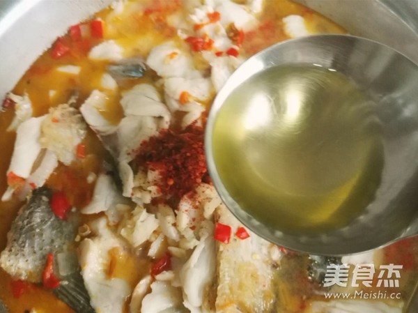 Poached Fish with Chopped Pepper recipe