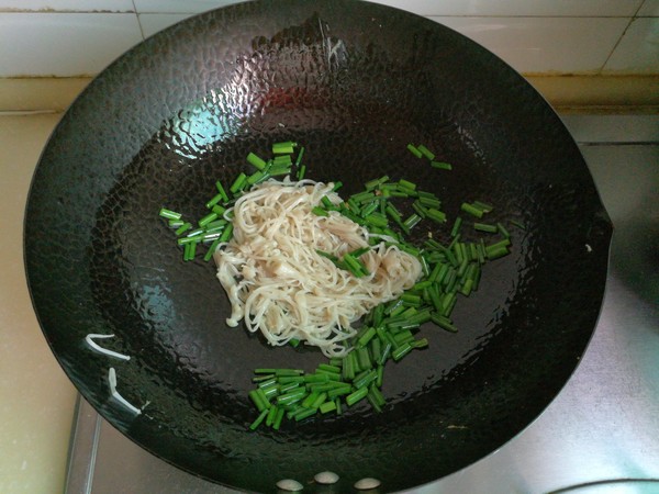 Noodles with Enoki Mushroom and Egg Sauce recipe