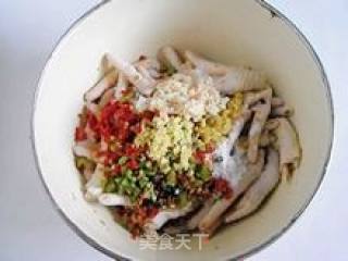 Rich Complex Delicacy-steamed Chicken Feet with Powder recipe