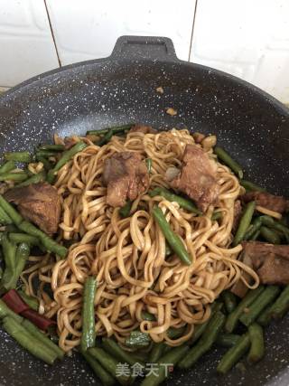 Braised Noodles with Beans and Pork Ribs recipe