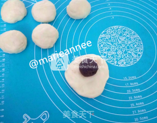 Hand Kneaded Bean Paste Flower Bread recipe