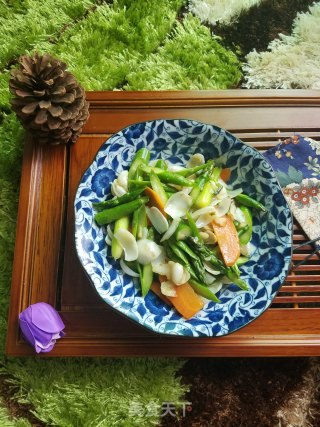 Stir-fried Asparagus with Fresh Lily recipe