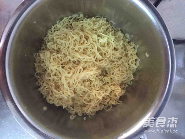 Fried Instant Noodles with Fried Dough Sticks recipe