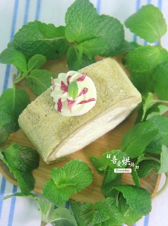 Two-color Matcha Cake Roll