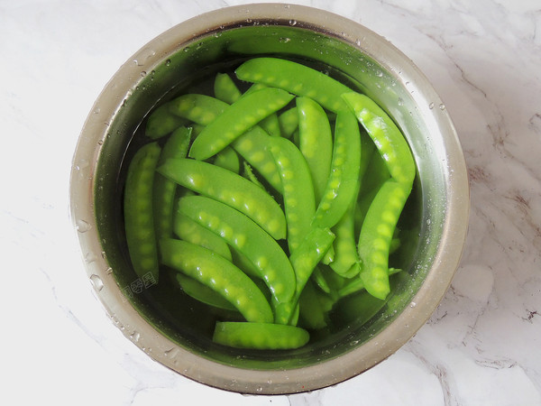 Fried Snow Peas with Pleurotus Eryngii recipe