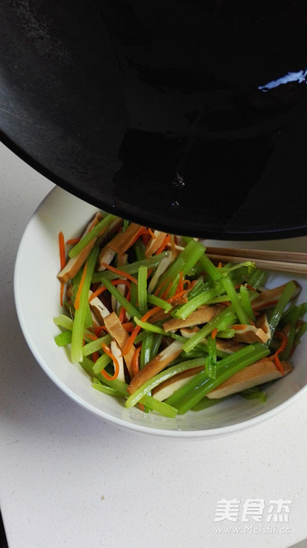 Pepper Oil Fragrant Dried Celery recipe