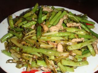 Stir-fried Shredded Pork with Pickles and Beans recipe