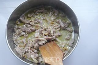 Stir-fried Shredded Pork with Houttuynia Cordata recipe