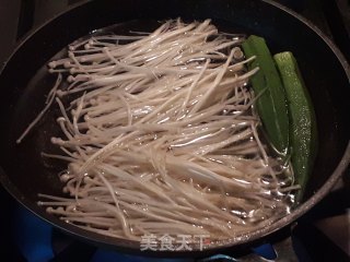 Japanese Style Cold Noodles with Enoki Mushroom and Okra recipe