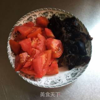 Scrambled Eggs with Tomato and Fungus recipe