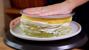 Learn to Make Lady M's 24-layer Ultra-thin Gradient Matcha Mille Cake recipe