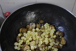 Consumption of Oil Stewed Fresh Lotus and Straw Mushrooms recipe