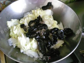 Stir Fried Fungus with Cabbage recipe