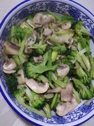 Green Garlic and Straw Mushroom Broccoli recipe