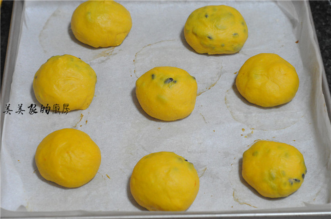 Pumpkin Mixed Bean Buns recipe