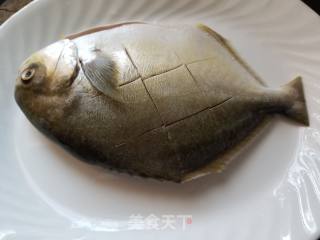 Sweet and Sour Golden Pomfret recipe