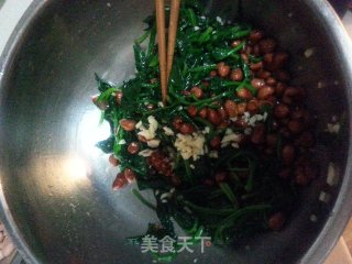 Spinach Mixed with Peanuts recipe