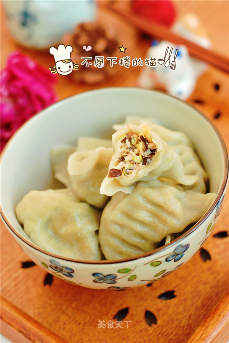 Dumplings Stuffed with Pork, Garlic and Yellow Fungus recipe