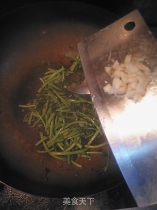 #春时正好# Stir-fried Chrysanthemum Chrysanthemum recipe