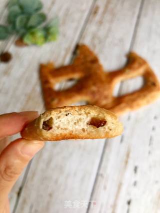 Leaf-shaped Raisin Scones recipe