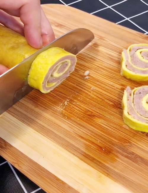 Net Red Meat Rolls recipe