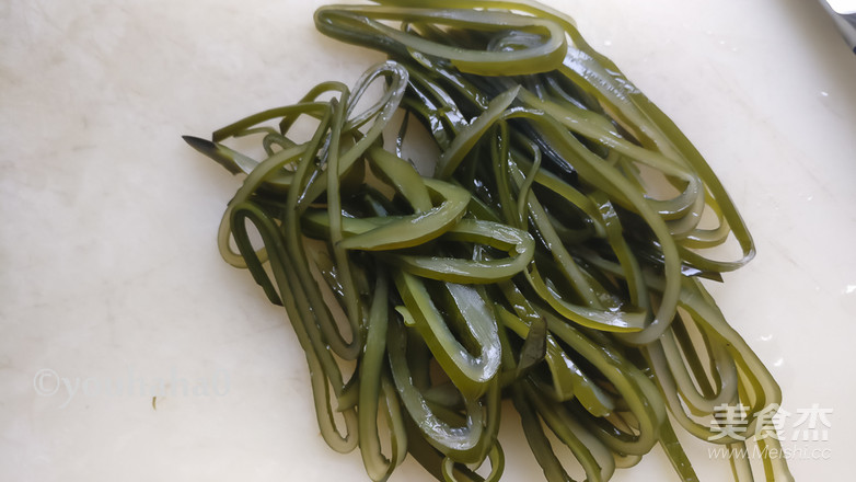 Hot and Sour Kelp Shreds recipe