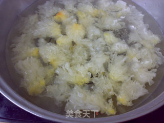 Purple Sweet Potato and Tremella Soup recipe