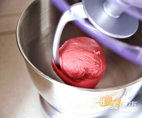 Red Yeast Cranberry Buns recipe