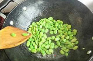 Stir-fried Broad Beans with Mushrooms recipe