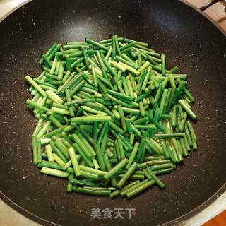 Stir-fried Fish Tofu with Garlic Moss recipe