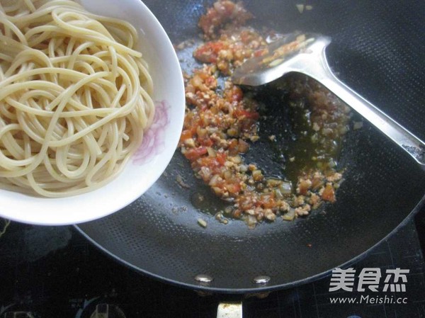 Spaghetti with Tomato Meat Sauce recipe