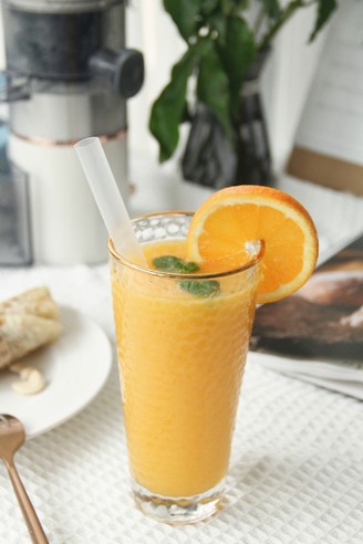 Sunday Breakfast Daily, Sparkling Orange Fragrant Pear Sparkling Juice & recipe