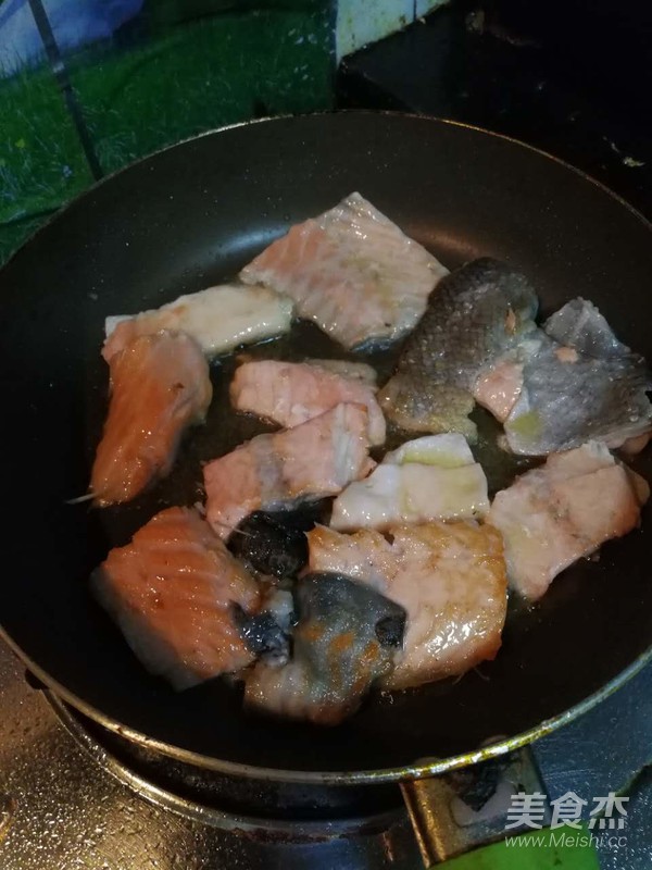 Grilled Salmon Head in Casserole recipe