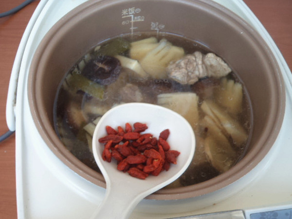 Spring Bamboo Shoots Ribs Soup recipe