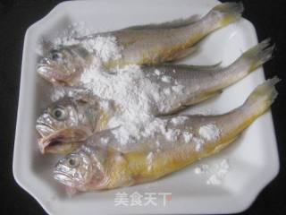 Oil Tofu Small Yellow Croaker in Casserole recipe