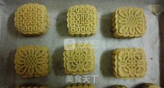 Mooncakes with Egg Yolk and Lotus Seed Paste recipe