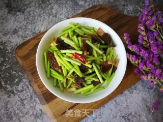 Stir-fried Garlic Moss with Morels recipe