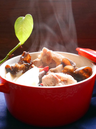 Chicken with Winter Bamboo Shoots and Fresh Ru Soup in The Cold Winter recipe