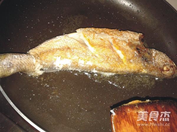 Fried Rice Fish with Edamame recipe