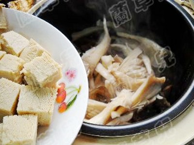 Frozen Tofu with Mushroom Ears recipe