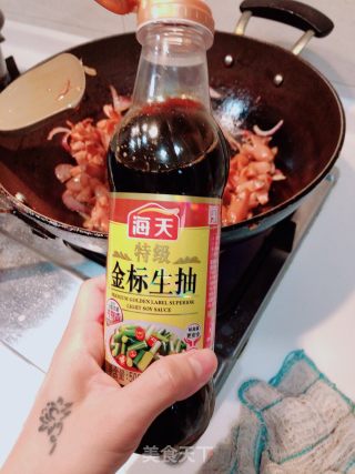 Stir-fried Crispy Sausage with Green Peppers recipe