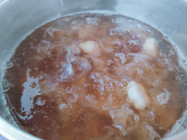 Peach Gum White Fungus and Sydney Soup recipe