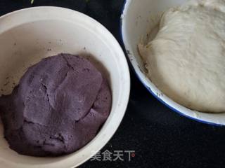 Two-color Steamed Buns with Black Rice Noodles recipe