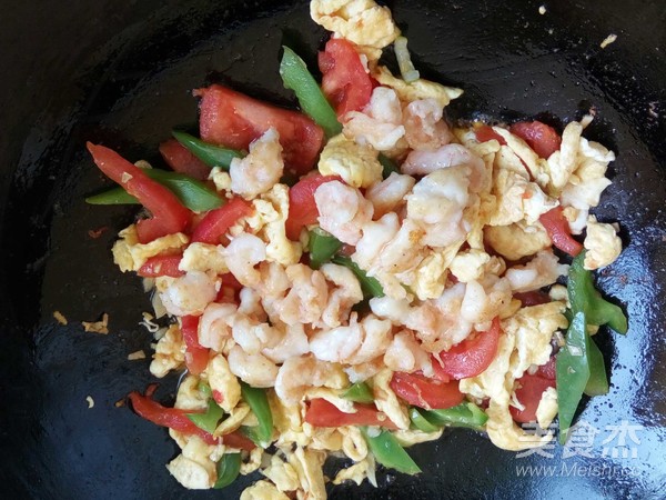 Fried Shrimp with Tomato and Egg recipe